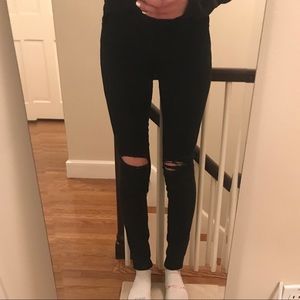 Highwaisted black ripped jeans